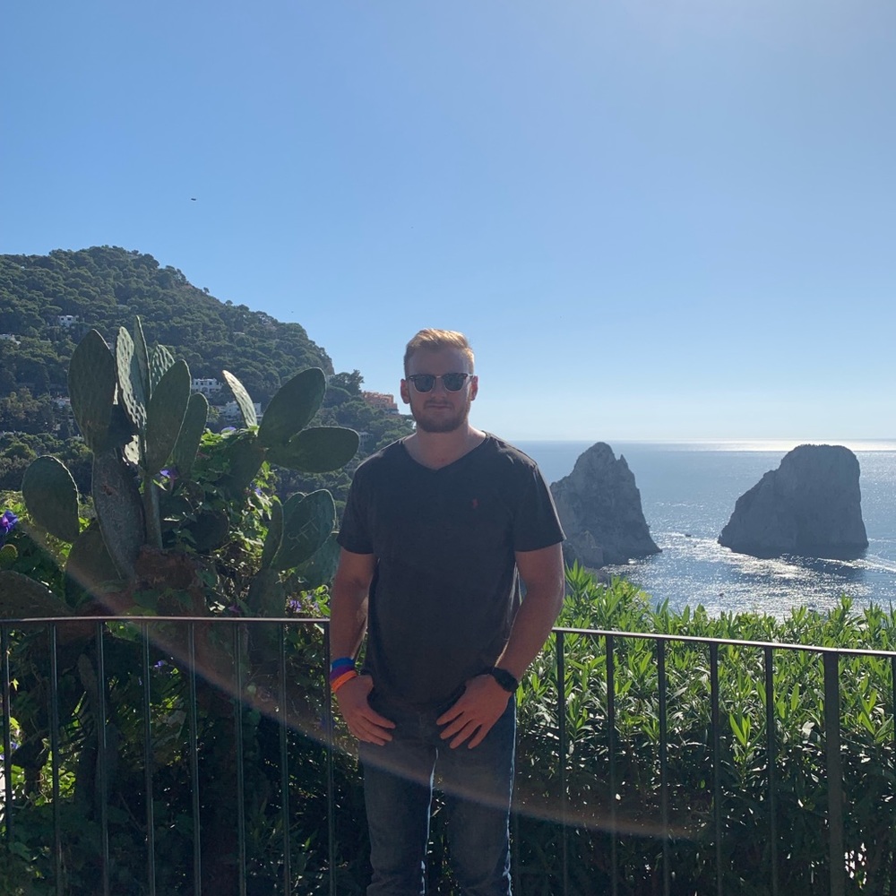 Meet your Posher, Levi